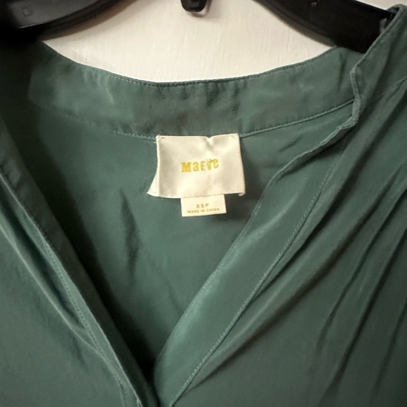 Maeve Anthropologie 100% silk green blouse XS quiet luxury top office casual - Picture 2 of 5